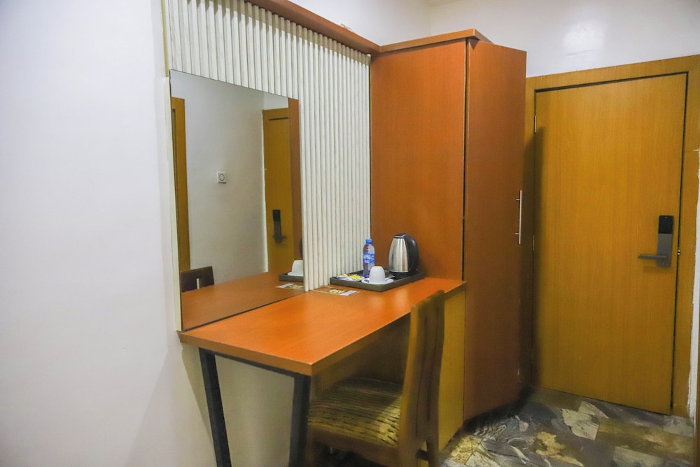 3j Apos S Hotel Ltd 7/64
