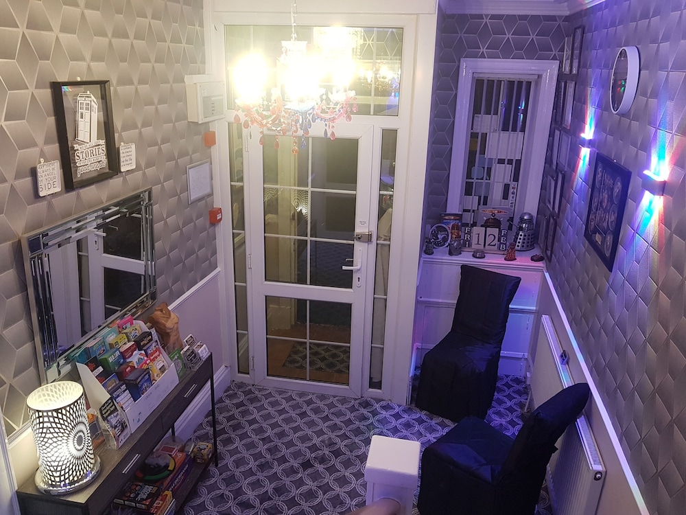 Sheron House Bed &amp; Breakfast 50/50