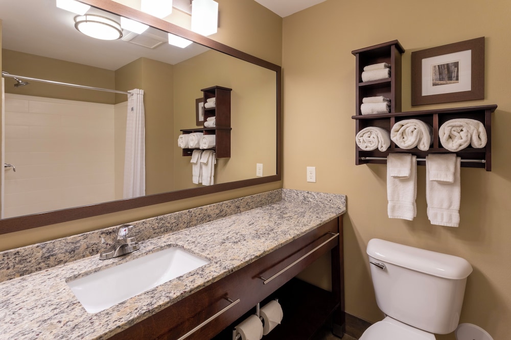 Grandstay Hotel And Suites Morris 47/52
