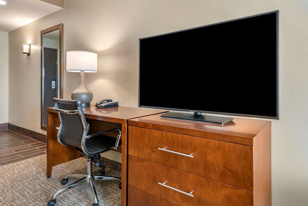 Comfort Suites Daytona Beach-Speedway 30/35