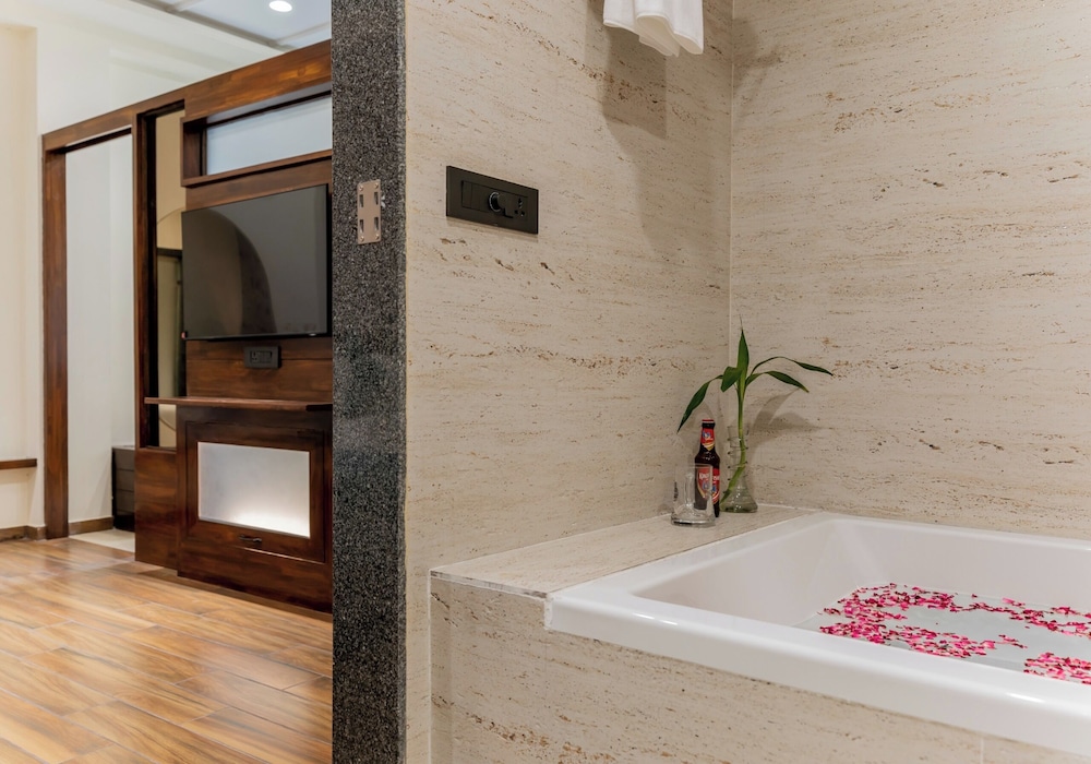 The Belita Hotel & Spa 44/47