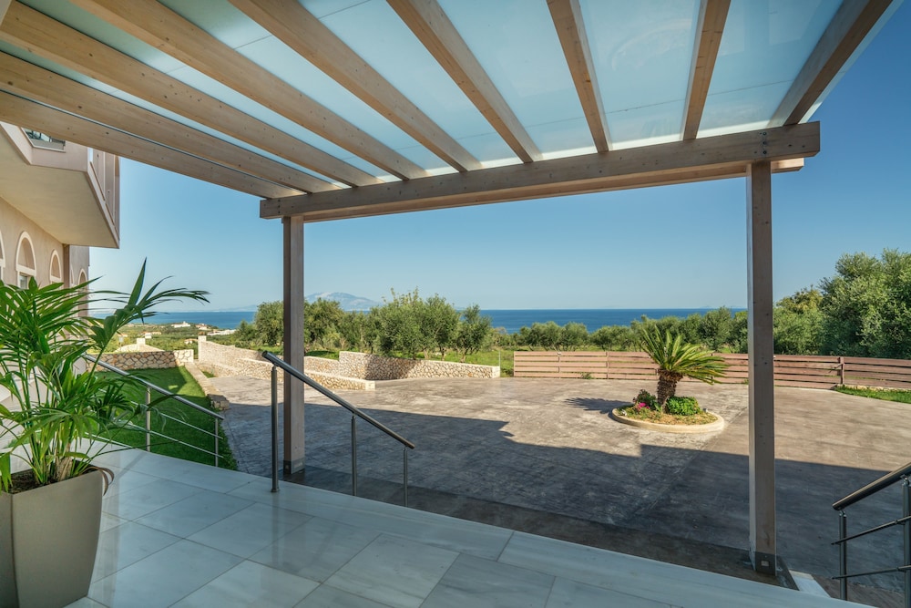 Elegance Luxury Executive Suites - Adults Only 9/58