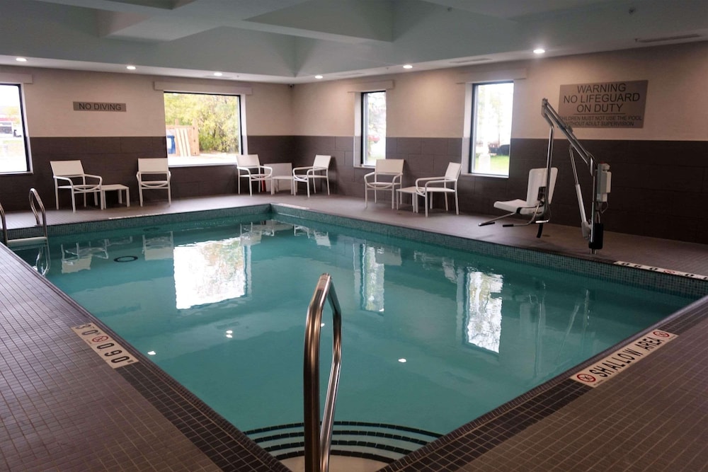 Country Inn and Suites By Radisson Belleville ON 22/49