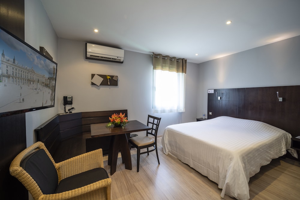 COTTAGE HOTEL 19/50
