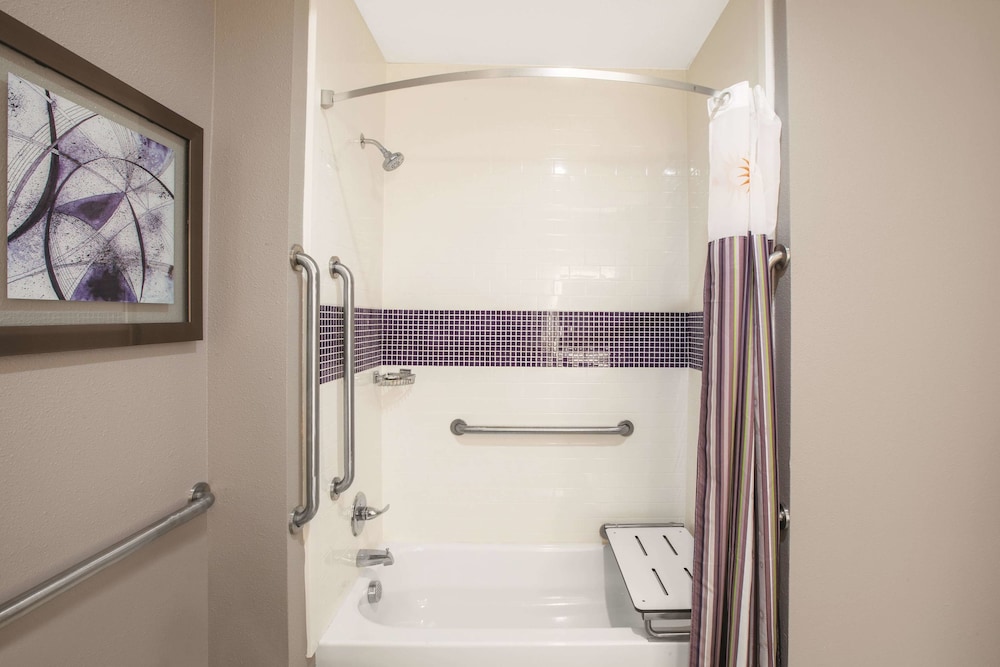 La Quinta Inn And Suites By Wyndham Kingsville 9/33