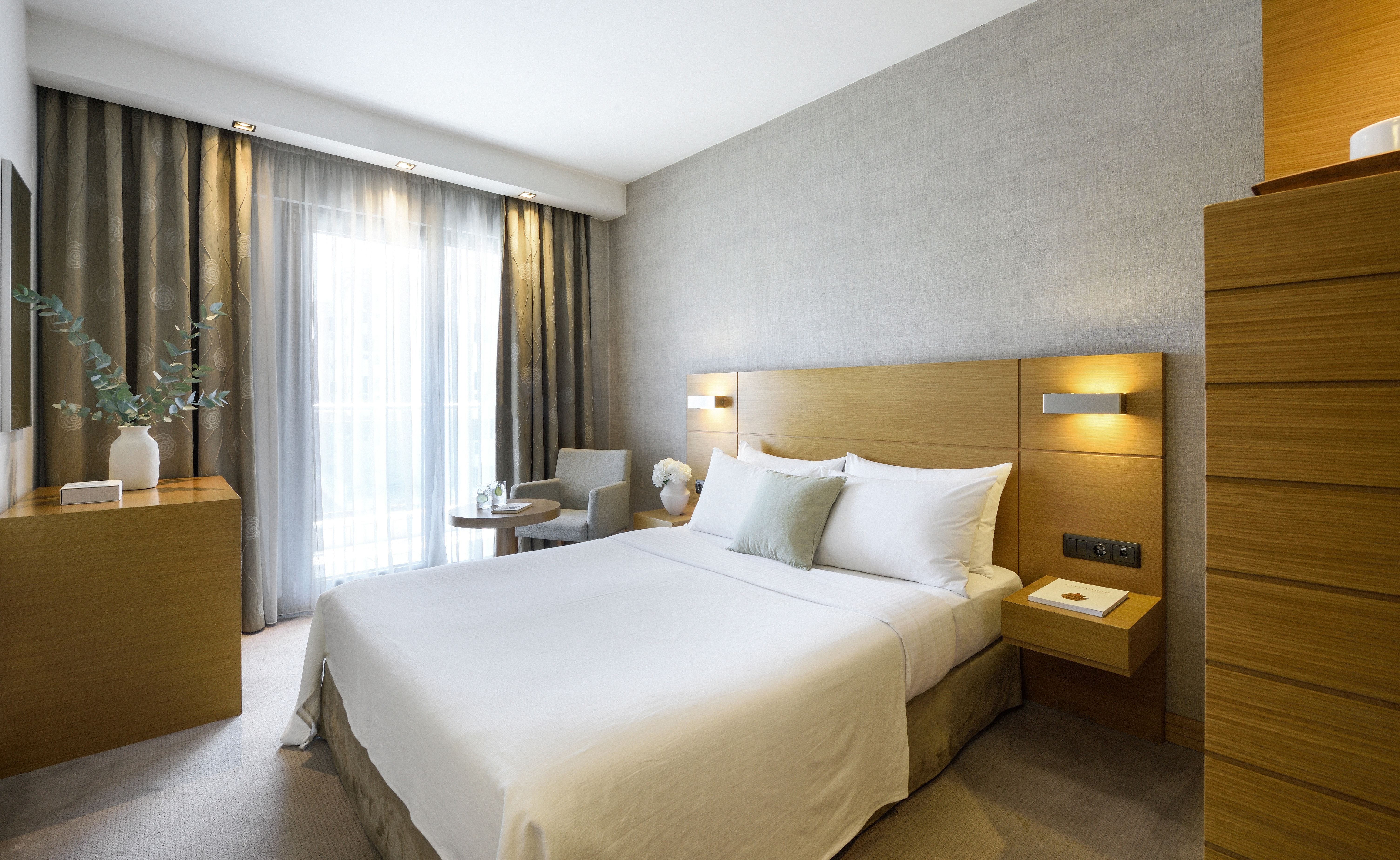 DELUXE, DOUBLE BED