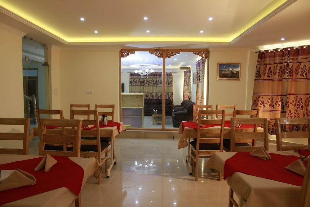 Royal Holiday Leh 28/43