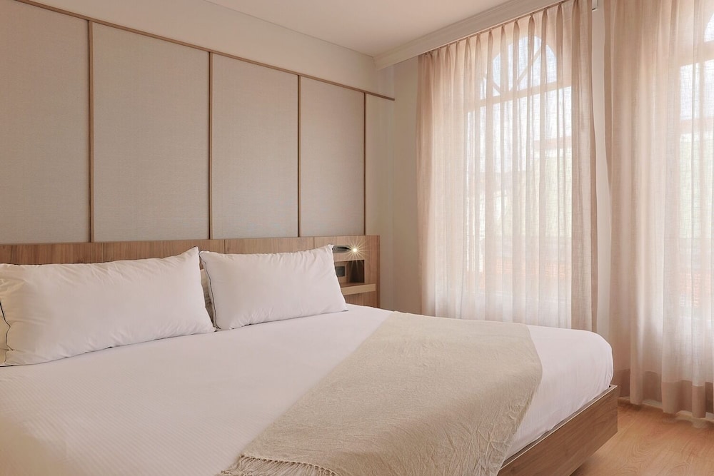STANDARD, KING BED