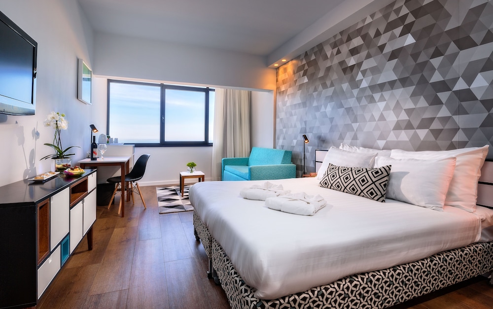DELUXE, SEA VIEW, CLUB LOUNGE ACCESS