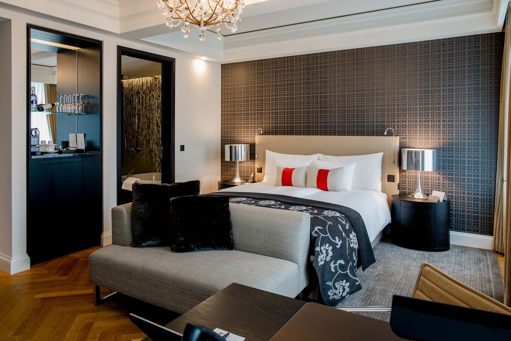 FAMILY, MULTIPLE BEDS