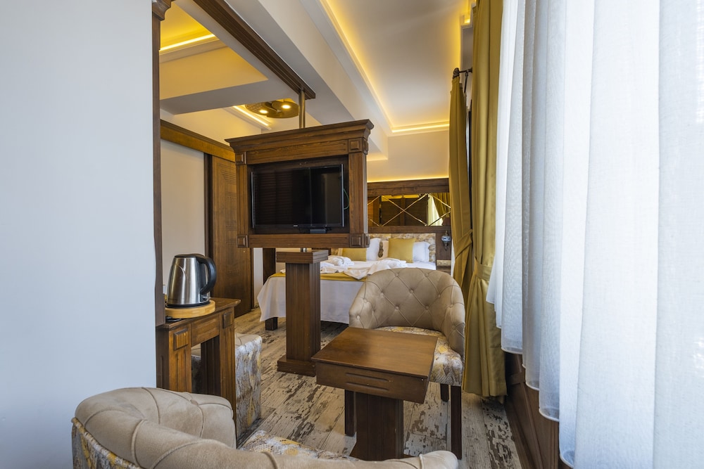 Reis Royal Hotel 34/80