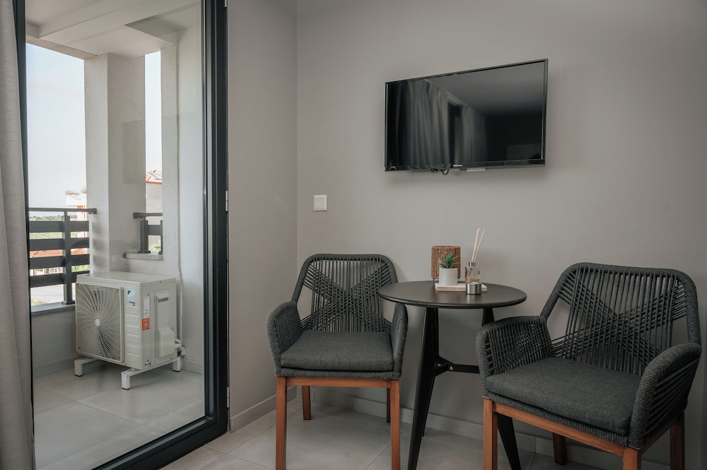 Elizabeth Queen Luxury Rooms 34/50