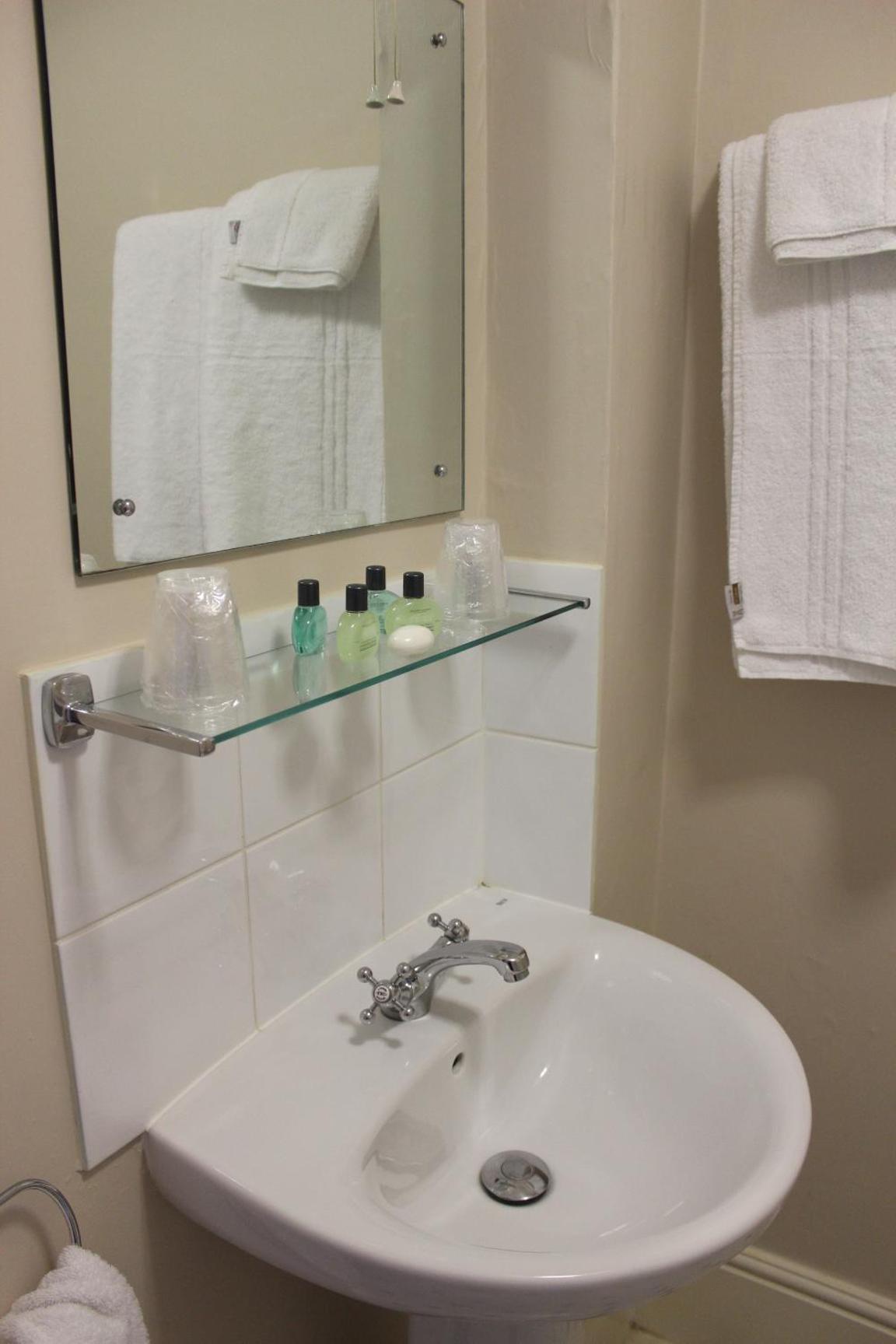 غرفة مفردة، Bartley Lodge Hotel 5/6