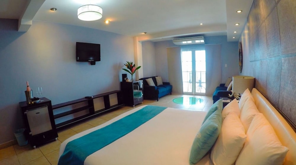 Tropical Suites Hotel 42/67