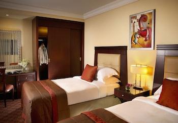family suite, multiple beds, city view