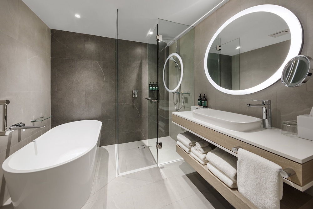 CROWNE PLAZA HAWKESBURY VALLEY 14/65