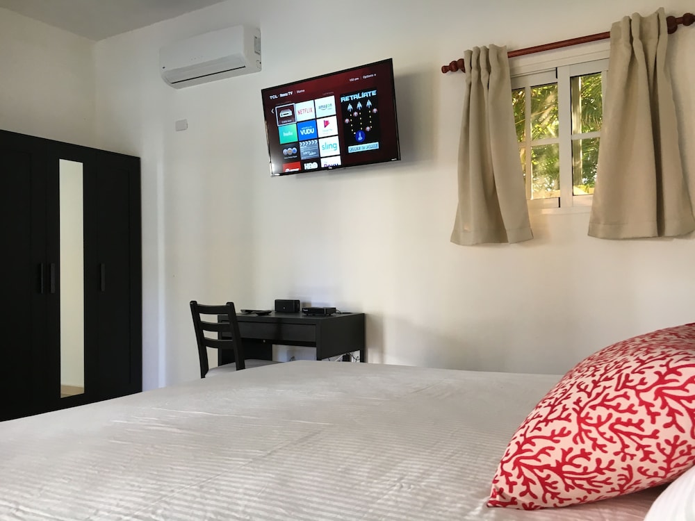 Coral Blanco Hotel 12/73