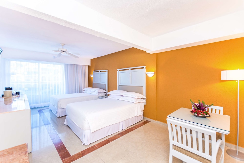 2x2, Connecting, 2 King Beds، Occidental Costa Cancun 4/8