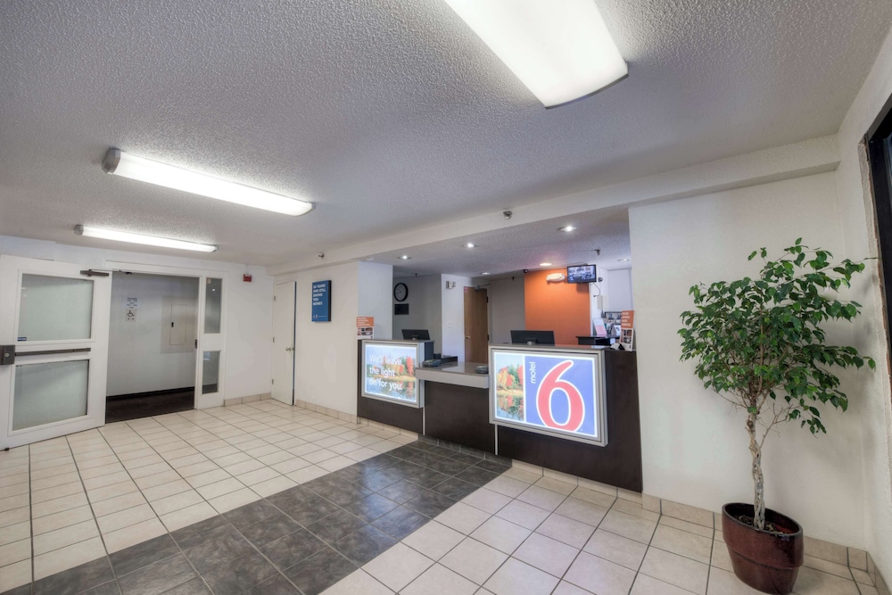 Motel6 Branford, CT - New Haven 7/58