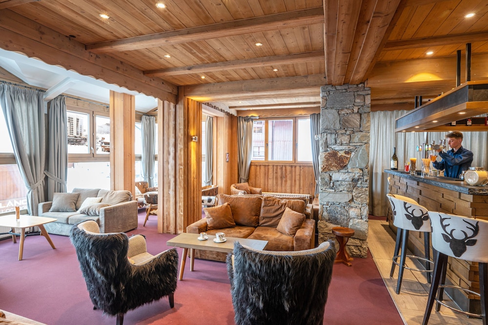 Aiguille Percee Hotel Restaurant 61/74