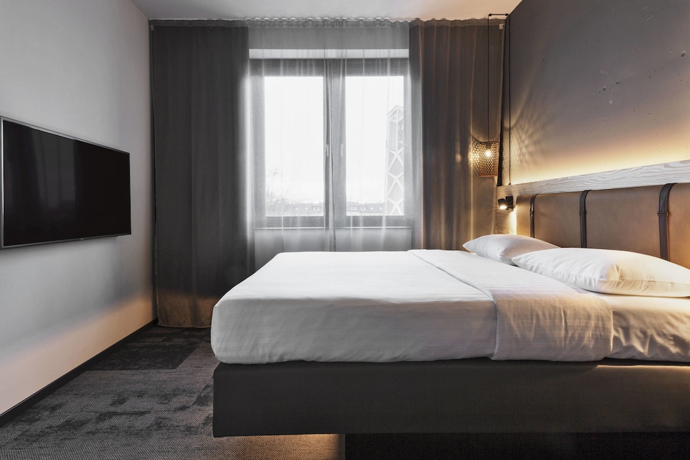 MOXY DUESSELDORF SOUTH 11/52