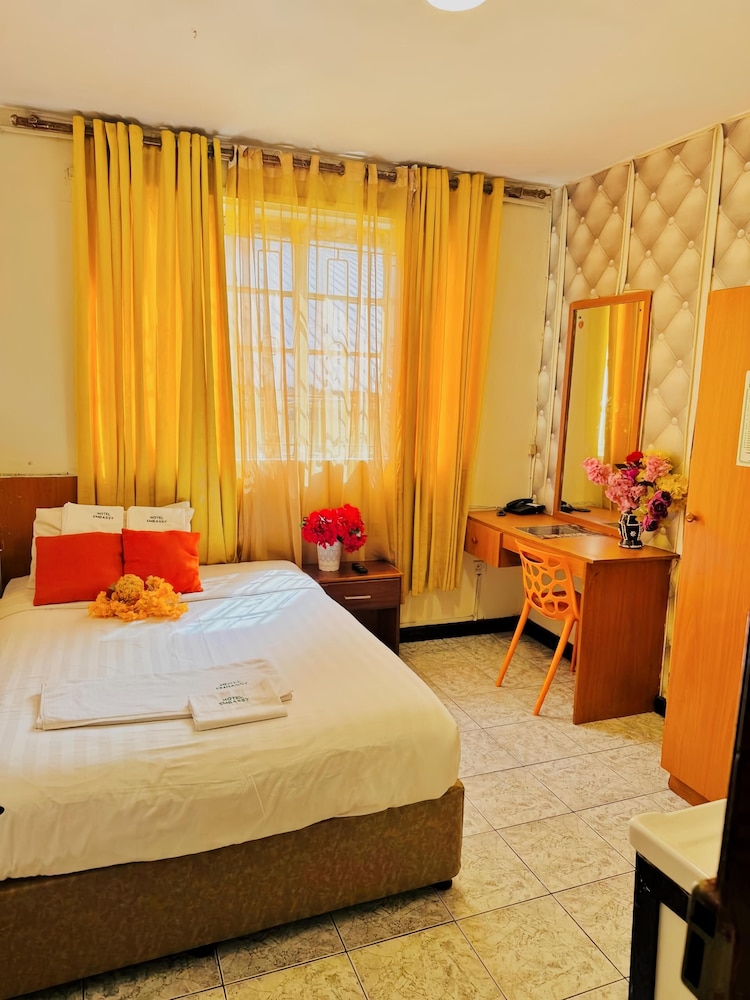 Hotel Embassy 24/58
