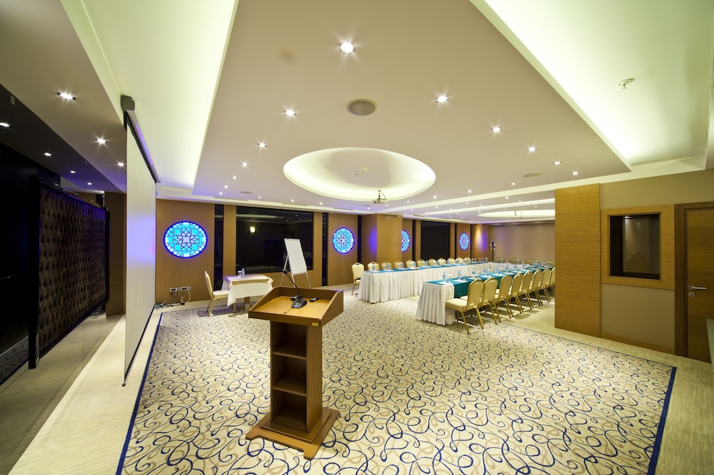 VOLLEY HOTEL ISTANBUL 14/73