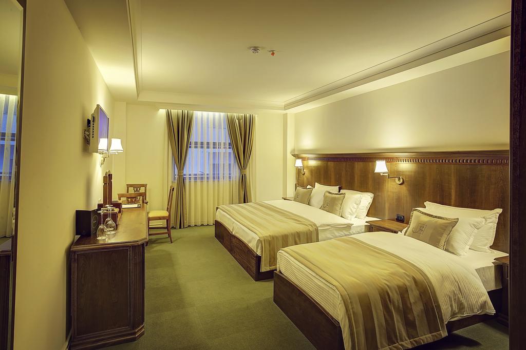 Garden Hotel Pristina 6/18