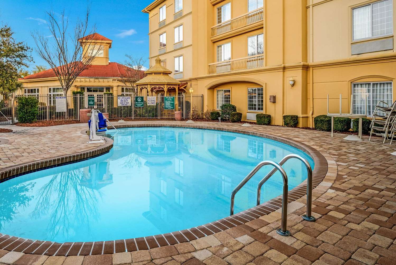La Quinta Inn & Suites by Wyndham Myrtle Beach Broadway Area 8/54