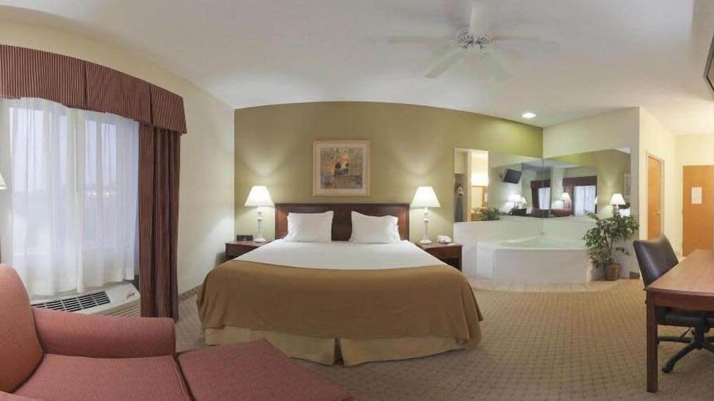 Holiday Inn Express Evansville - West 21/49