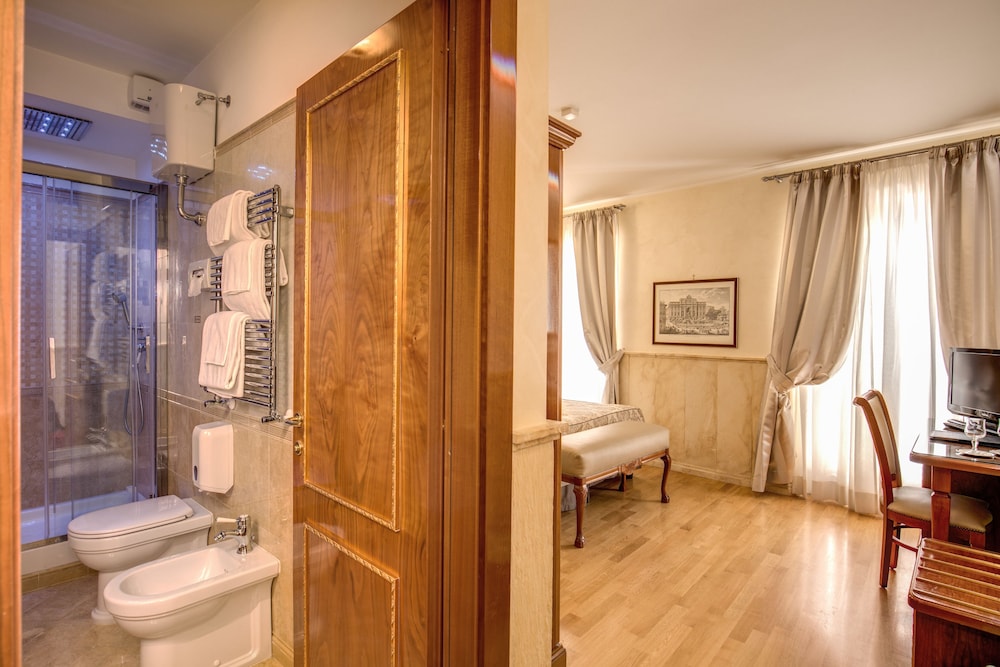 Pantheon Rooms 20/32