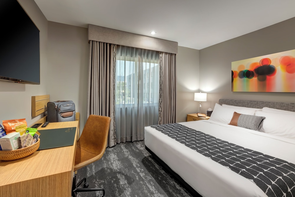 STANDARD, KING BED