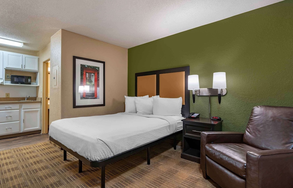 STUDIO, QUEEN BED, ACCESSIBLE