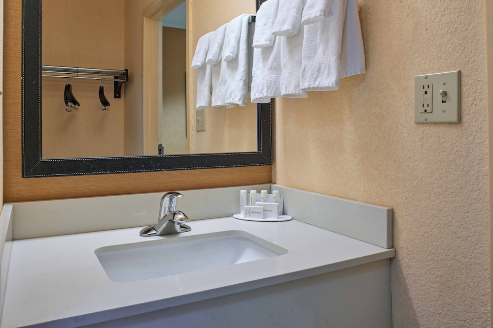 Fairfield Inn Kalamazoo West 6/32
