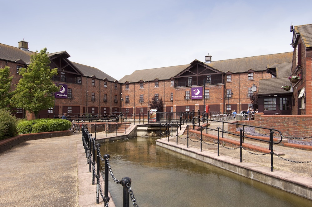 Premier Inn Milton Keynes South West (Furzton Lake) 25/31
