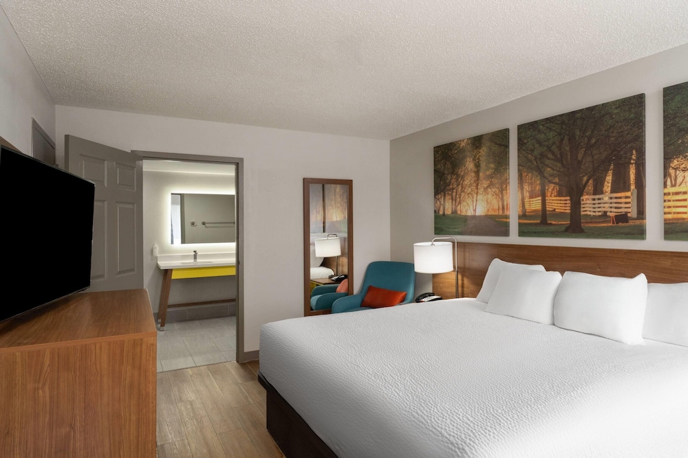 Days Inn by Wyndham Clanton, AL 12/40