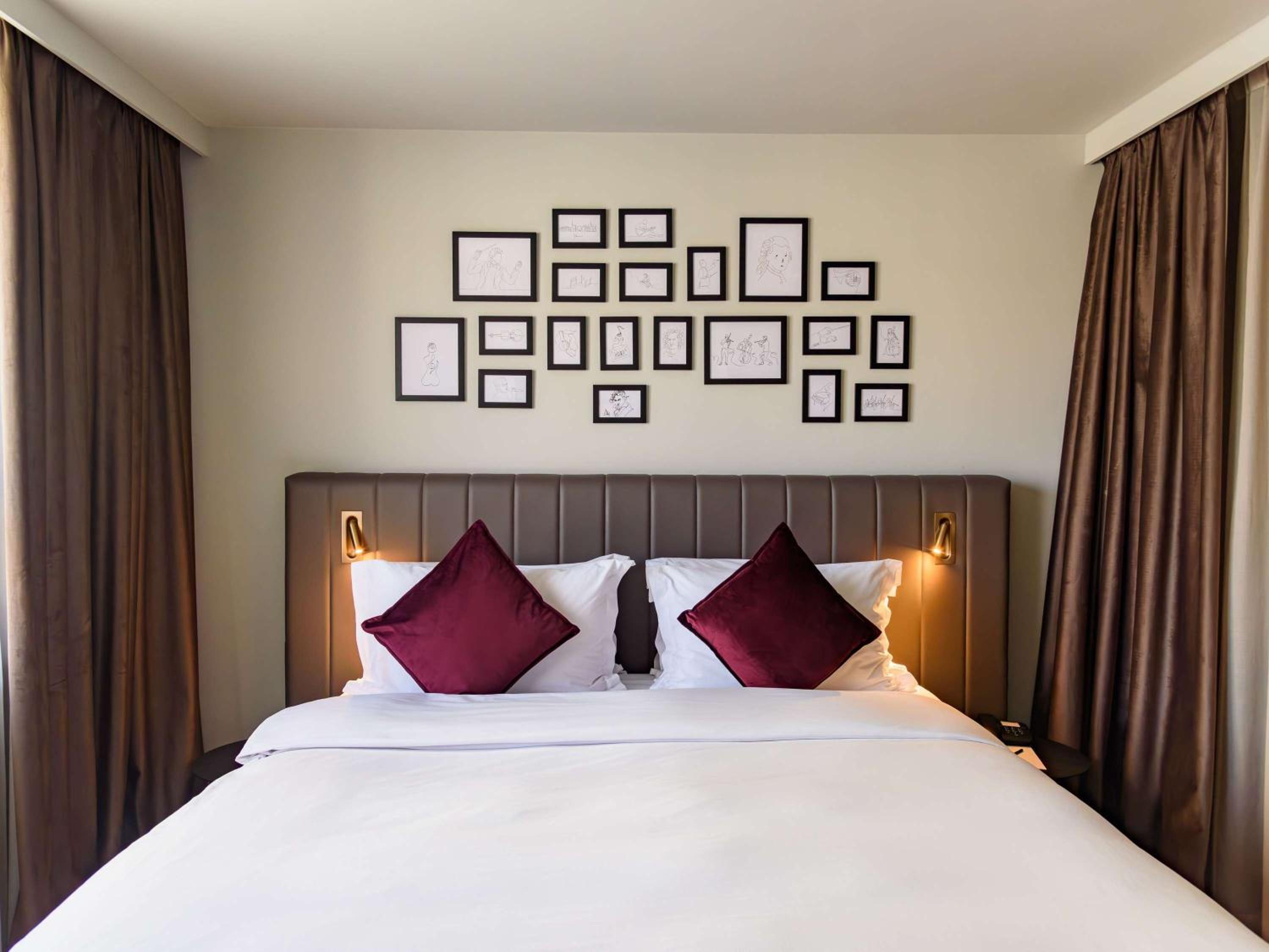 Maestro, Suite, King Bed, Sofa