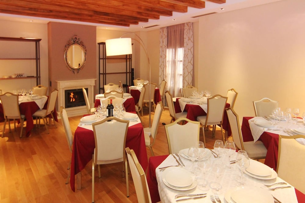 Hotel Casa Consistorial 40/53
