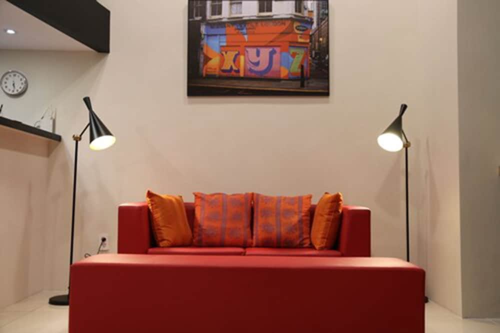 Three Seven Hotel 31/49