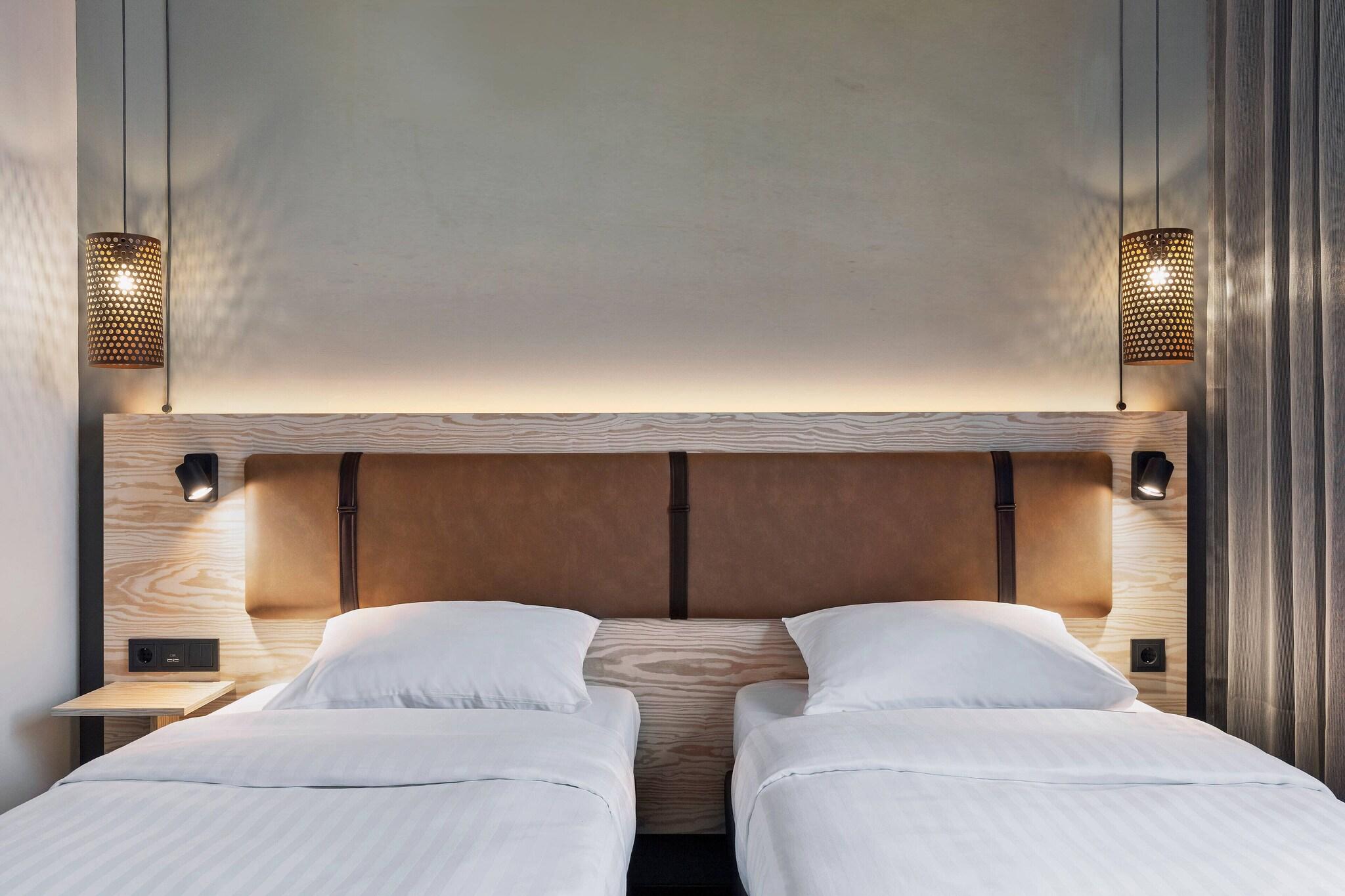 Standard, Twin Beds