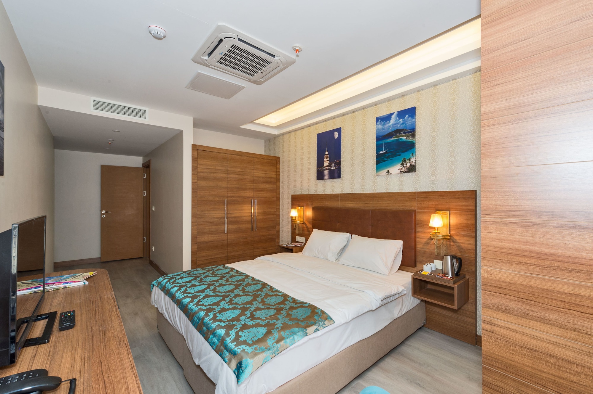 DELUXE, DOUBLE BED