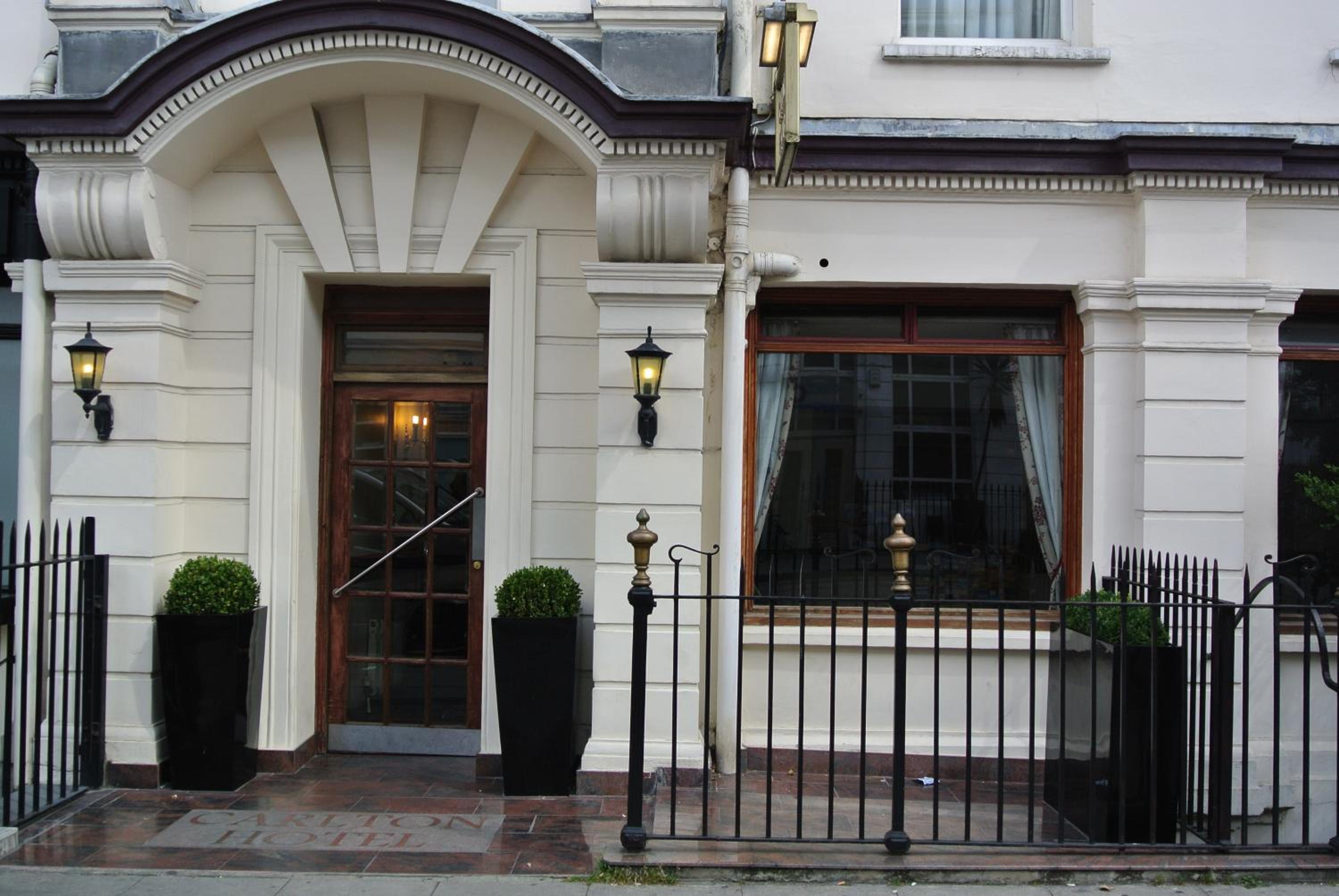 Carlton Hotel 3/53
