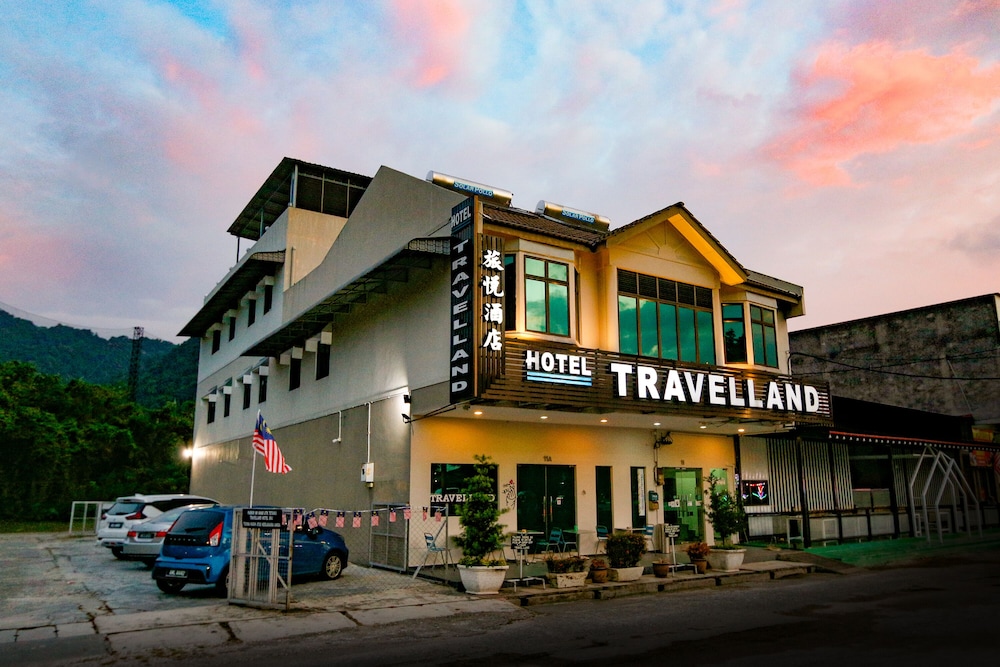 Swing & Pillows at Travelland Hotel, Ipoh 4/99