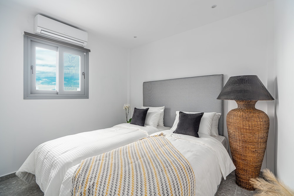 1 BEDROOM, APHRODITE, PENTHOUSE, ACROPOLIS VIEW
