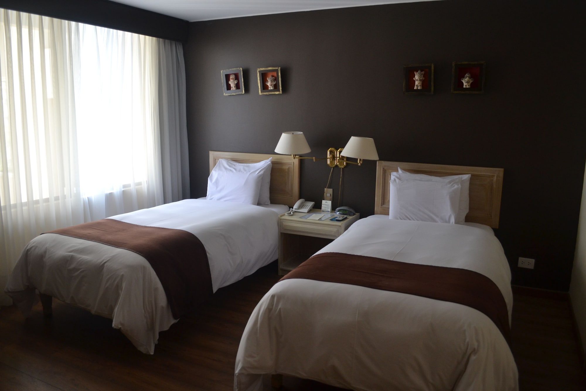 ROOM, TWIN BEDS