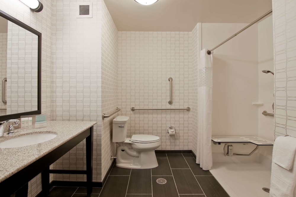 Hampton Inn Suites Bellevue Downtown Seattle Wa 16/53