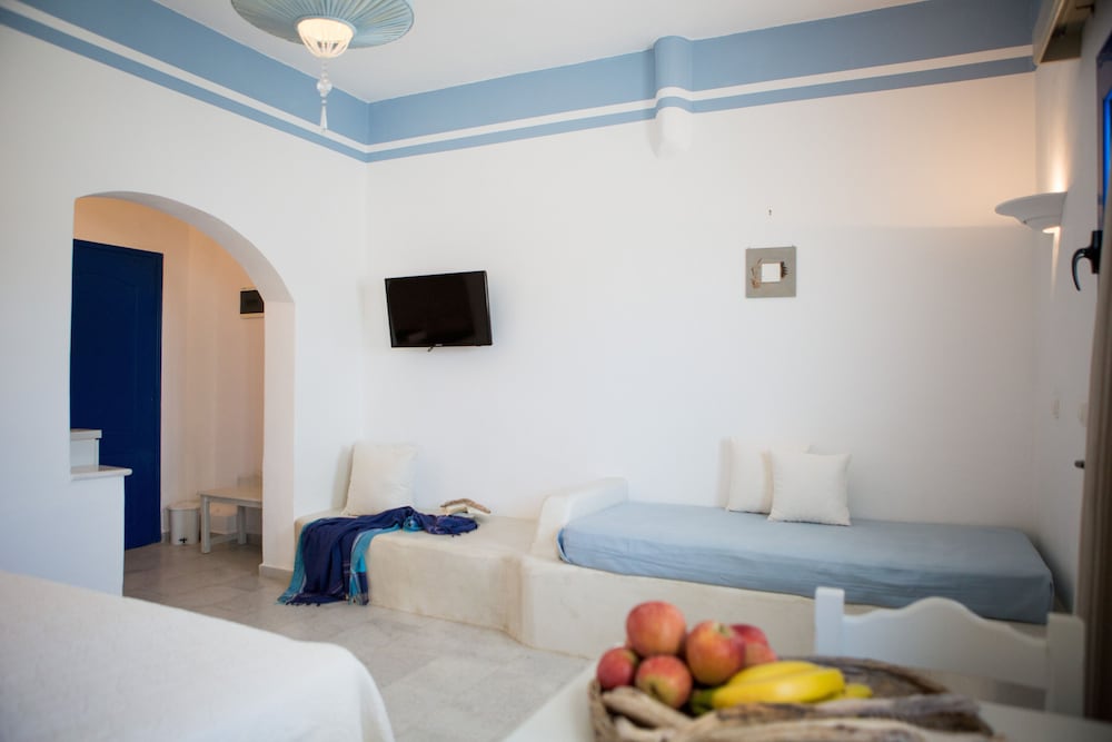Athina Studios & Suites 16/50