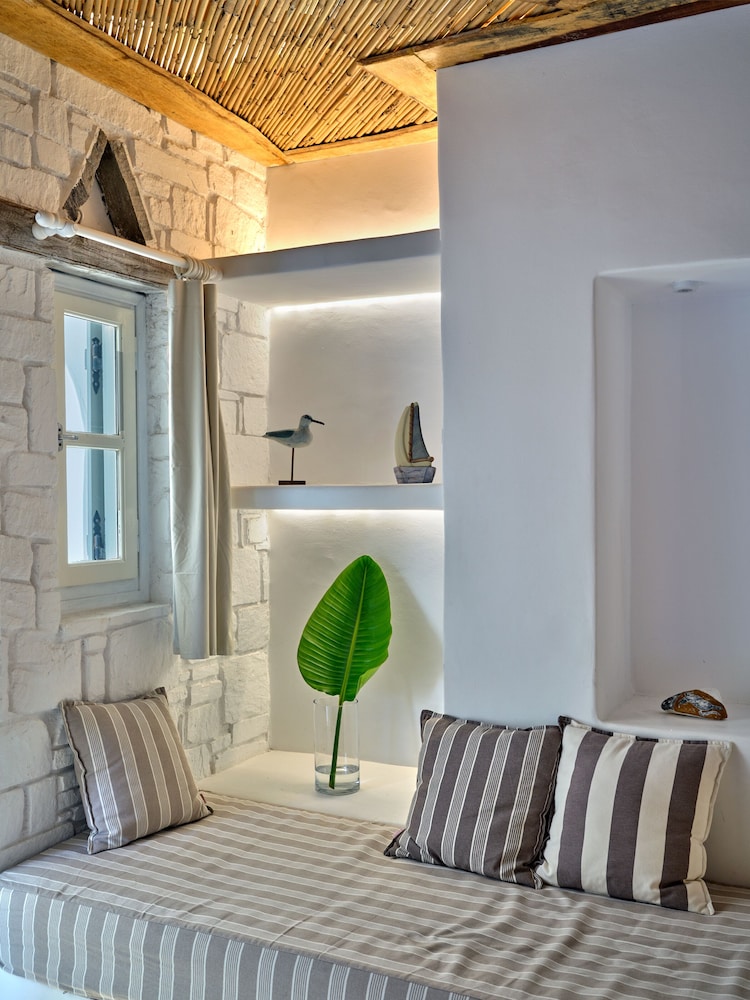 Zefi Hotel & Suites 42/75