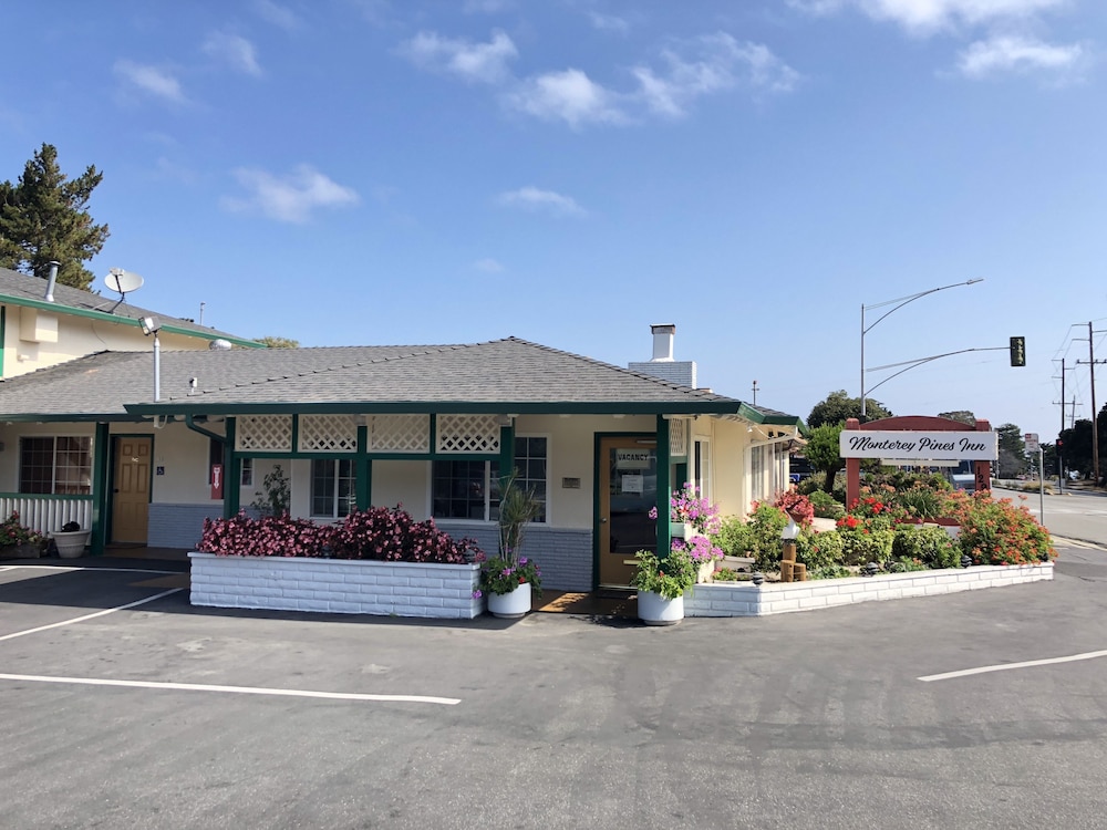 Monterey Pines Inn 7/42