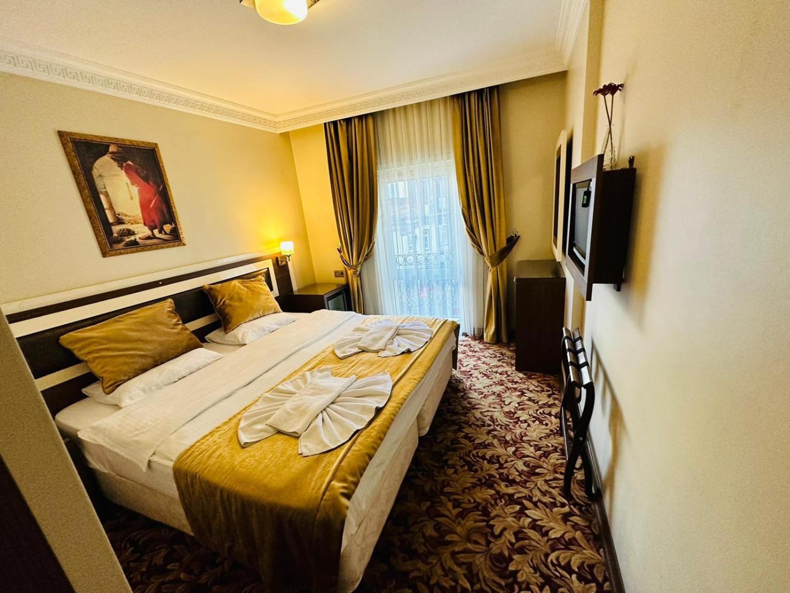 Room, Double or Twin Bed